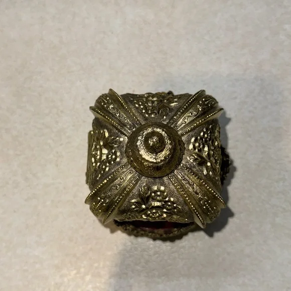 Vintage Gold Tone Crown music/trinket box - Picture 8 of 13